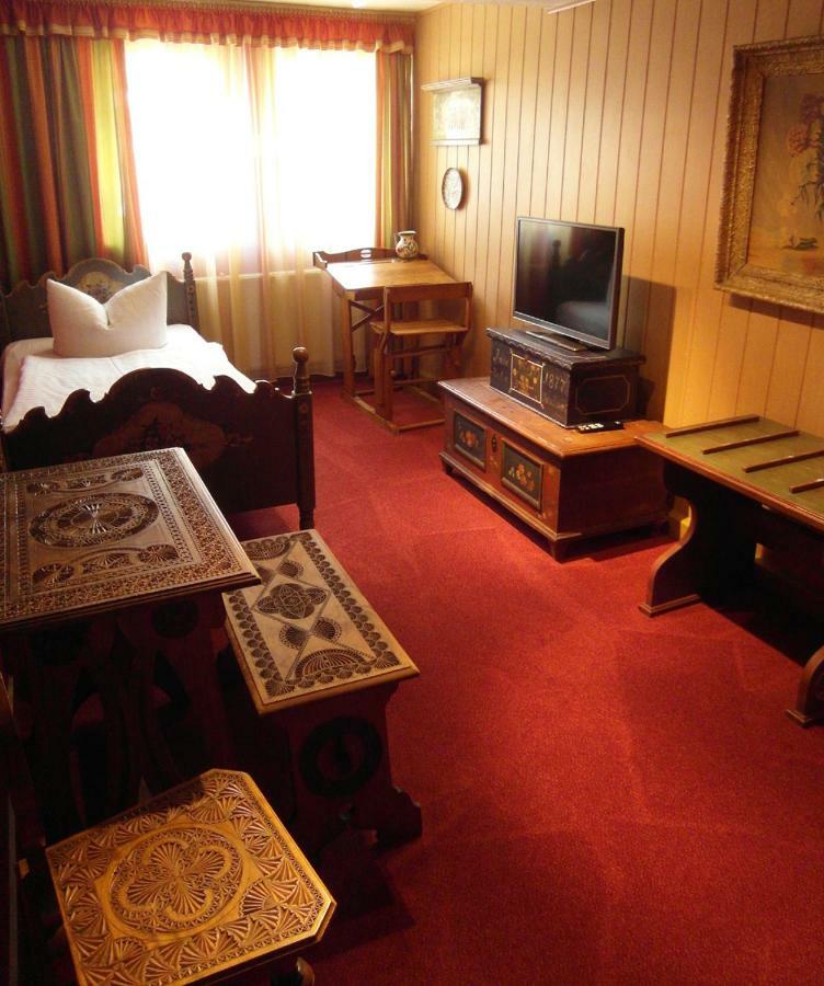 Pension Antik บาดโลเบนชไตน์ ภายนอก รูปภาพ